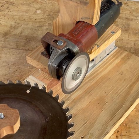 Impressive Saw Blade Sharpening JIG DIY | Impressive Saw Blade Sharpening JIG DIY | By Woodworking Tools TV Saw Sharpening, Blade Sharpener, Diy Chain, Blade Sharpening, Saw Blade, Woodworking Tools, Woodworking, Tools, Tv