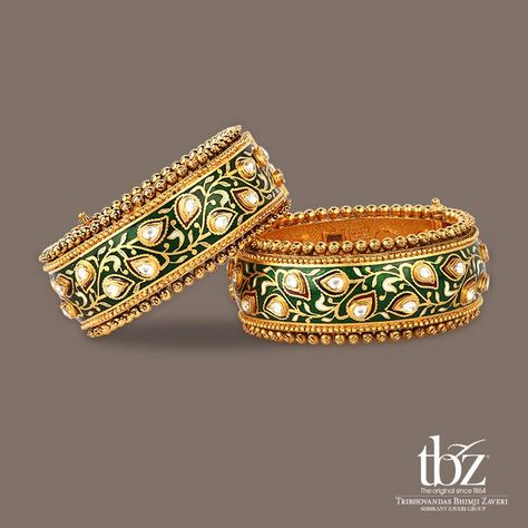 Meenakari Gold Jewellery, Meenakari Bangles, Antique Gold Bracelet, Wedding Trousseau, Kundan Bangles, Engraved Flower, Silver Jewelry Earrings, Bangles Jewelry Designs, Bridal Bangles