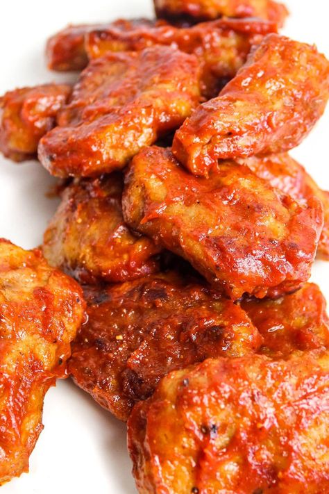 Vegan Chicken Wings, Vegan Bbq Sauce, Vegan Wings, Seitan Chicken, Vegan Meat Recipe, Vegetarian Chicken, Vegan Fast Food, Vegan Chicken, Chicken Wings Recipe