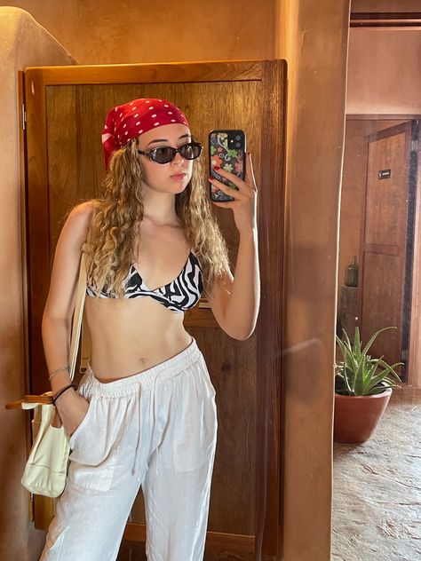 Beach Outfit With Bandana, Beach Bandana Outfit, Bandana Beach Outfit, Goa Lookbook, White Linen Pants Outfit Summer, Beach Pants Outfit, Goa Fits, Beach Outfit White, Linen Pants Beach