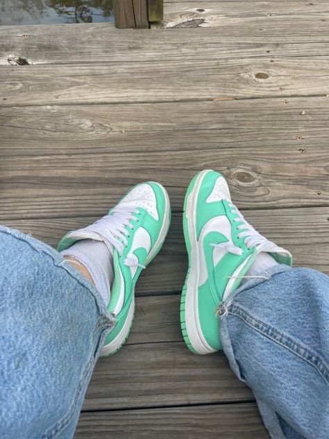 Green Glow Dunks Outfit, Nike Dunk Low Green Glow, Glow Outfits, Nike Dunk Lows, Dunk Lows, Rick Owens Shoes, Outfit Nike, Gucci Balenciaga, Jordan 4 Retro