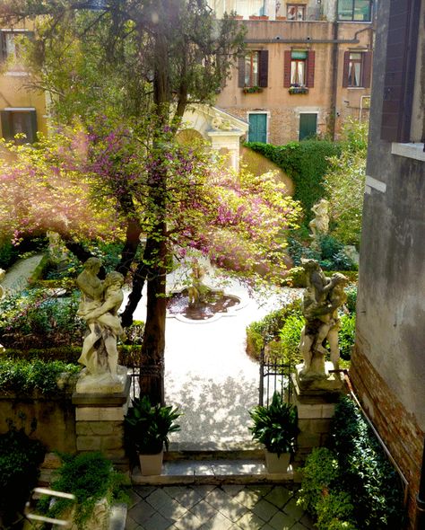 Private Tour of Secret Venetian Palazzo and Garden  April 21, 2014 by Robin Plaskoff Horton Italian History, Living In Italy, Venice Travel, Love Garden, Garden Bench, Front Garden, Venice Italy, Garden Styles, Urban Garden