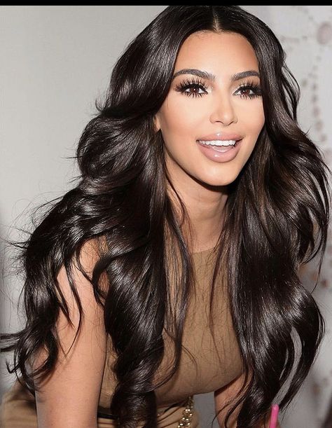 Kim Kardashian 2000's, Kim K Makeup, 2000s Hair, Bombshell Curls, Kardashian Fashion, Kim Kardashian Makeup, Kim Kardashian Hair, Kardashian Hair, Brunette Makeup