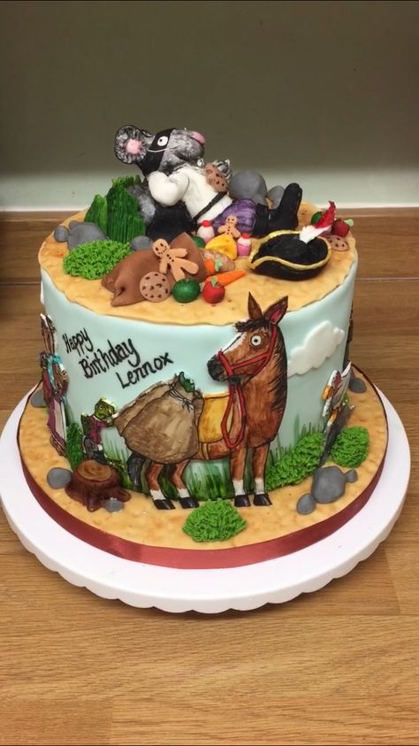 The highway rat birthday cake. Highway Rat Cake, Julia Donaldson Cake, Rat Birthday, Highway Rat, Gruffalo Cake, Gruffalo Party, Cake Story, Julia Donaldson, Book Cakes