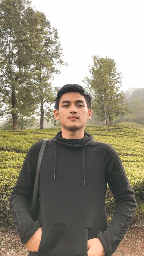 #cogan #lokal #halu #coganhalu #coganindo #boyfriendmaterial #indonesia Morning Vibes Quotes, Hijab Instagram, Vibes Quotes, Morning Vibes, Cool Boy Image, Tumblr Boys, Men Model, Handsome Actors, Teen Boy