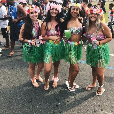 ALOHA carnaval Luau Party Ideas For Adults Outfit, Adult Luau Party, Hawaiian Costume, Luau Outfits, Coachella Inspiration, Hula Skirt, Bff Halloween Costumes, Rave Style, Grass Skirt