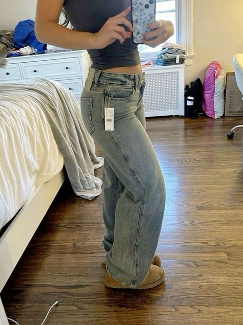 Good Fitting Jeans, Demetradias Jeans, Womens Jean Fashion, Pacsun Jeans Outfit, Light Grey Shirt Outfit, Motel Rocks Jeans, Outfit To Go Shopping, Basic School Outfits, Good Clothing Brands