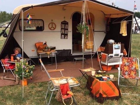 Teardrop Camper Interior, Scotty Camper, Vintage Motorhome, Caravan Decor, Caravan Makeover, Retro Camping, Retro Caravan, Mobile Living, Caravan Interior