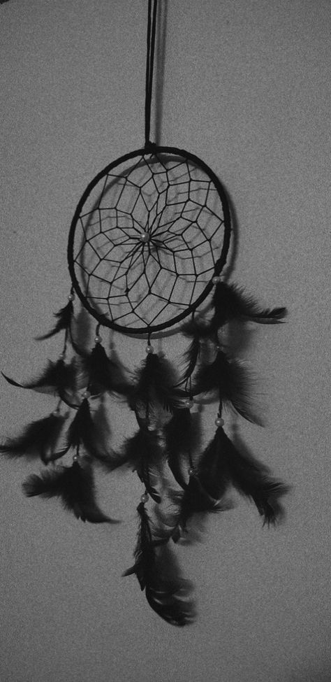 Gratitude Day, Black Dream Catcher, Dream Catcher Diy, Diy Clay Crafts, Dreamcatchers, Grunge Aesthetic, Dreamcatcher Tattoo, Book Characters, Black Aesthetic