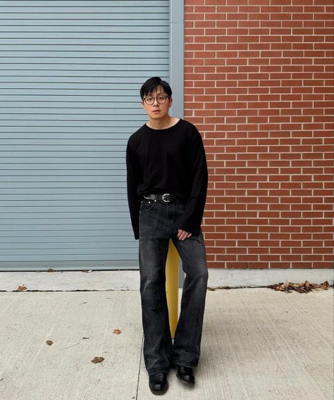 Bootcut Mens Outfit, Mens Bootcut Jeans Outfits, Bootcut Jeans Outfit Men, Bootcut Jeans Outfit Aesthetic, Black Bootcut Jeans Outfit, Rockstar Outfits, Mens Street Style Urban, Outfit Guys, Rockstar Lifestyle