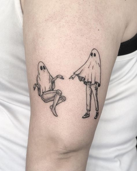 21 Cute 'N' Spooky Tattoos For Anyone Who Loves All Things Supernatural Matching Tattoos Horror, Tattoos Horror, Ghost Tattoos, Palm Tattoos, Ghost Tattoo, Skeleton Tattoos, Bff Tattoos, Tattoos Geometric, Парные Тату