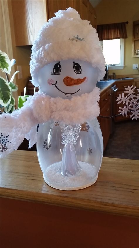 painted snowman globe Snowman Globe, Carillons Diy, Easy Homemade Christmas Gifts, Snowman Crafts Diy, Painted Snowman, Creative Wrapping, Christmas Creative, Snowman Christmas Decorations, Christmas Crafts For Kids To Make