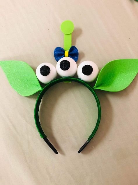 How To Make Alien Headband, Toy Story Alien Costume, Disfraz Toy Story, Alien Headband, Toy Story Halloween, Space Costumes, Alien Party, Alien Costume, Halloween Makeup Pretty