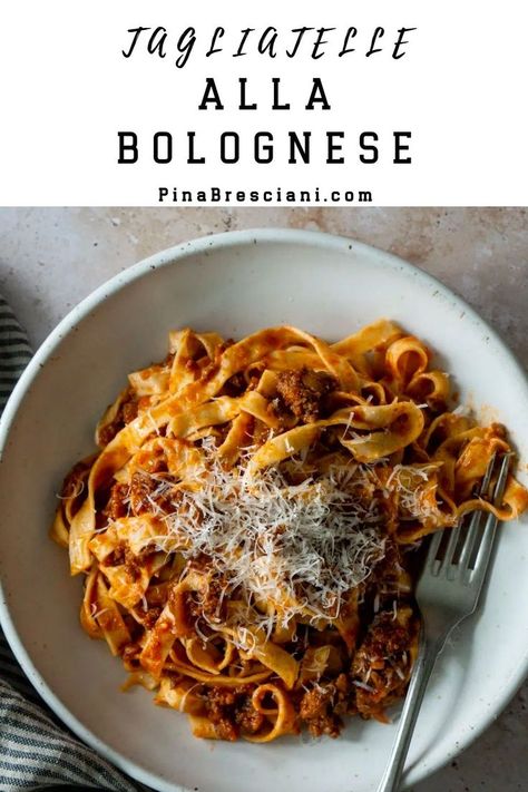 Tagliatelle Alla Bolognese Tagliatelle Bolognese, Tagliatelle Pasta, Pasta Varieties, Italian Pasta Recipes, Pasta Sauce Recipes, Sunday Dinner, Delicious Dinner Recipes, Italian Dishes, Pasta Sauce