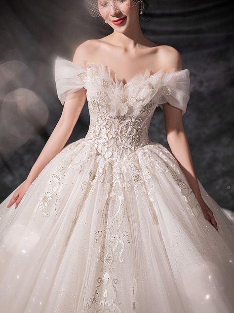 Wedding Dress With Gems, Luxury Romantic Victorian Wedding Dress, Wedding Dresses Chinese, Korean Wedding Dresses, Luxury Fairytale Medieval Wedding Dress, Korean Wedding Dress Princesses, Luxury Rococo Wedding Dress, Cottagecore Wedding Dress, Luxury Princesscore Wedding Dresses