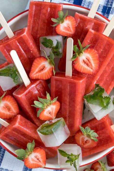 Summer Strawberry Popsicles - The Harvest Kitchen Almond Milk Popsicles, Real Fruit Popsicles, Strawberry Popsicles Recipe, Popsicles Recipes, Newsletter Content, Homemade Fruit Popsicles, Frozen Popsicles, Strawberry Popsicles, Healthy Popsicles