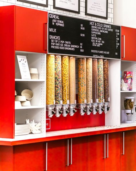 Looking for fun things to do in New York City with kids? A look inside Kellogg's NYC Cafe in Union Square. Kids Corner In Cafe, Kids Cafe Ideas, Cereal Branding, Kids Cafe Interior, Cereal Cafe, Matcha Snacks, Milky Bar, Nyc Cafe, New York City With Kids