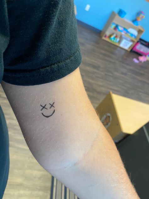 X eye smile Smiley Face Tattoo X Eyes, X Eye Smiley Face Tattoo, Tattoo Ideas Smile, Smiley Face With X Eyes Tattoo, X Eyes Smiley Face Tattoo, Smile Face Tattoo, Smiley Face Tattoo, Small Symbol Tattoos, Smile Tattoo