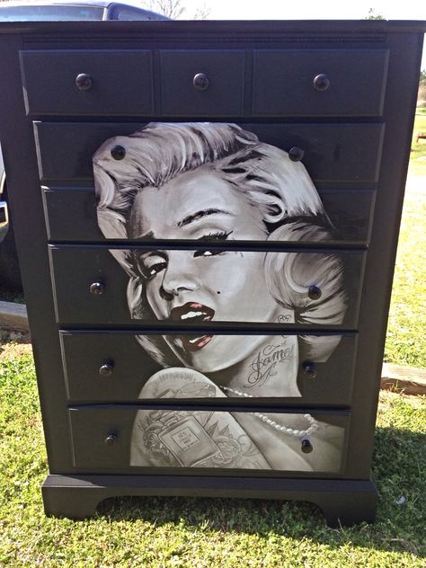 My decoupaged Marilyn Monroe dresser!! Marilyn Monroe Furniture, Batman Furniture, Marilyn Monroe Bedroom, Marilyn Monroe Room, Decoupage Dresser, Marilyn Monroe Decor, College Tours, Marilyn Monroe Wallpaper, Notre Dame College