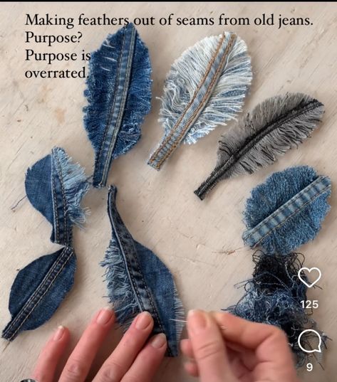 Jeans Decoration, Denim Bags From Jeans, Denim Jeans Ideas, Recycled Jeans Bag, Fabric Feathers, Denim Crafts Diy, Diy Boho Decor, Denim Baby, Diy Textiles