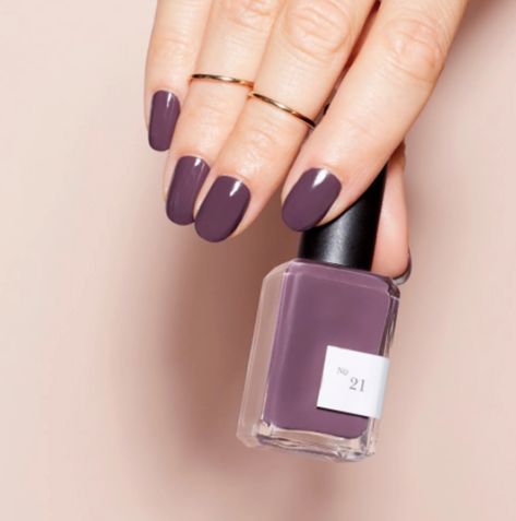 9 Best Nail Color Trends Of Fall 2020 Nontoxic Nail Polish, Fun Nail Colors, Nail Color Trends, Vegan Nail Polish, Purple Nail, Purple Grapes, Clean Nails, Art Tutorial, Purple Nails