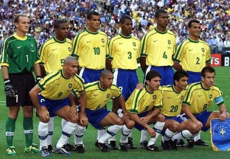 Brazil team group at the 1998 World Cup Finals. Netherlands World Cup, Brazil Team, 1998 World Cup, Brazil Football Team, World Cup Kits, Goalkeeper Kits, Brazil World Cup, World Cup Teams, Rivaldo