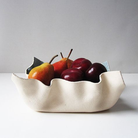 Cool fruit bowl Ceramic Handbuilding, Modern Fruit Bowl, Crochet Texture, Texture Wedding, Ceramic Fruit Bowl, Bowl Centerpiece, Cerámica Ideas, Wedgwood Blue, Slab Pottery