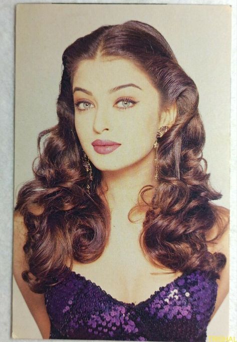 Retro Bollywood, Bollywood Hairstyles, Indian Cinema, 90s Hairstyles, Vintage Bollywood, Indian Aesthetic, Aishwarya Rai, Indian Hairstyles, Bollywood Celebrities