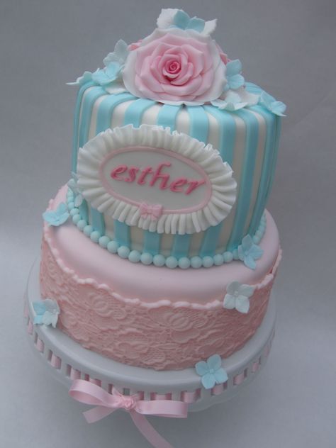 Happy Birthday Esther - I made this cake for a friend of mine, her baby boy has cow’s milk allergy. So I made the cake without that.   On my FBpage ZoetuitZwolle (SweetfromZwolle) you can find a DIY for the roses; https://www.facebook.com/photo.php?fbid=553504471377518set=a.553504308044201.1073741835.552735118121120type=3theater  Like to know what you think of my cake. Cake For A Friend, Happy Birthday Aunt, Blue Birthday Cakes, Milk Allergy, Blue Cakes, Blue Birthday, Edible Art, Baby Cake, Cake Art