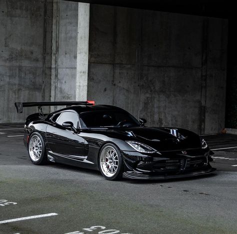 Bad-ass Dodge Viper Srt Viper Gts, Dodge Viper Aesthetic, Dodge Aesthetic, Doge Viper, Dodge Viper Acr, Viper Car, Srt Viper, Dr Car, Dodge Viper Srt10