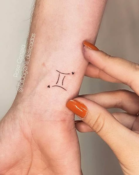 Gemini Zodiac Tattoos For Women, Zodiac Gemini Tattoo, Small Gemini Tattoo For Women, Simple Gemini Tattoo, Piscis Tattoos, Gemini Symbol Tattoo, Gemini Sign Tattoo, Tattoo Gemini, Gemini Tattoos