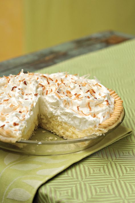 Lime Meringue Pie, Southern Buttermilk Pie, Southern Pies, Canned Pumpkin Recipes, Southern Living Recipes, Coconut Cream Pie Recipes, Cream Pie Recipes, Vintage Dessert, Pumpkin Recipes Dessert