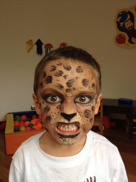 Maquillaje de leopardo Face Painting, Maquillaje De Ojos, Face Paint, Carnival Face Paint, Carnival, Make Up, Halloween