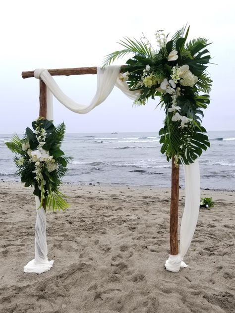 classic white and green arch at the Mauna Lani resort. Wedding, wedding arch, Hawaii, oceanside wedding, arch Wedding Arch Hawaii, Beach Flower Arch Wedding, Green And White Tropical Wedding Table Settings, Hawaiian Wedding Arch Ideas, Wedding Arch Ideas Tropical, Minimalist Hawaii Wedding, Wedding Arch On Beach, Barbados Wedding Ideas, Hawaii Wedding Ideas Decor