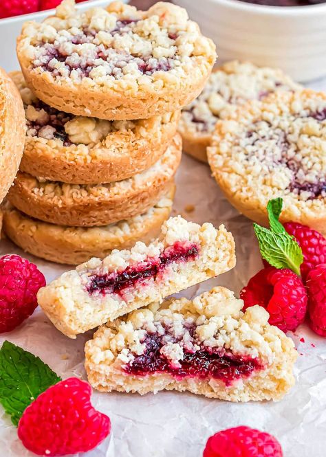 Raspberry Crumble Cookies, Carrots Cake, Raspberry Cookie Recipes, Chicken Marinate, Cake Mom, Crumble Cookie Recipe, Cake Pineapple, Bolu Cake, Blueberry Filling