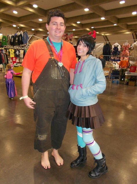 Disneybound Couples, Wreck It Ralph Costume, Disney Couple Costumes, Couple Costumes For Halloween, Cosplay Couple, Halloween Parejas, Couples Cosplay, Couple Cosplay, Disney Couple