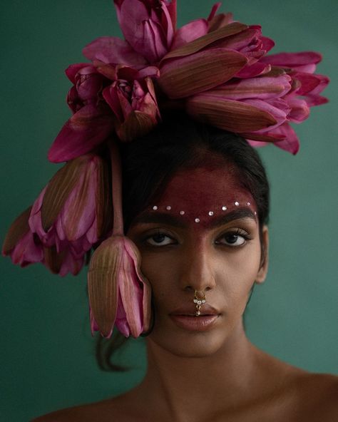 Indian Editorial Shoot, Makeup Shoot Ideas, Creative Shoot Ideas, Indian Editorial, Vintage Indian Fashion, Post Reference, Makeup Shoot, Creative Shoots, Artistic Fashion Photography