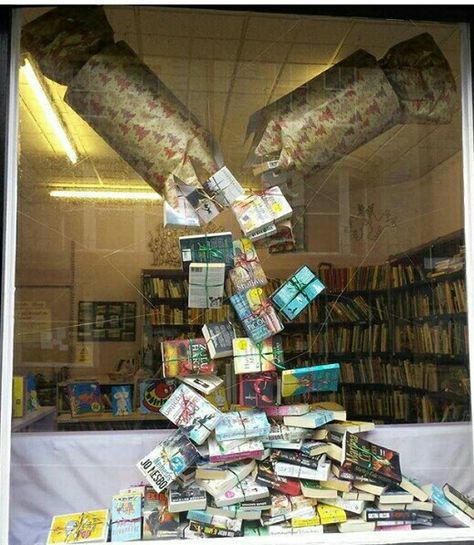 Charity Shop Display Ideas, Store Window Displays, Christmas Window Display, Christmas Cracker, Store Windows, Store Window, Library Displays, Library Decor, Booth Display