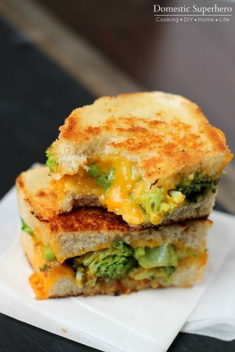 Broccoli Cheddar Grilled Cheese Gluten Free Buffalo Chicken, Pulled Pork Slaw, Cheese Grilled Sandwich, Buffalo Chicken Grilled, Cheddar Grilled Cheese, Dorm Recipes, Cheddar Sandwich, Chicken Grilled Cheese, Broccoli And Cheese Soup