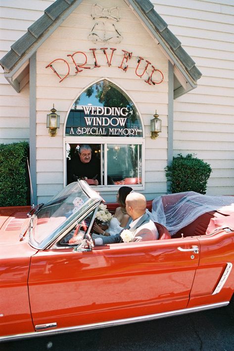 Drive In Wedding, Drive Through Wedding, 70s Vegas, Drive Thru Wedding Chapel, Vegas Marriage, Drive Thru Wedding, Vegas Drive Thru Wedding, Drive Thru Wedding Vegas, Vintage Car Elopement Photos