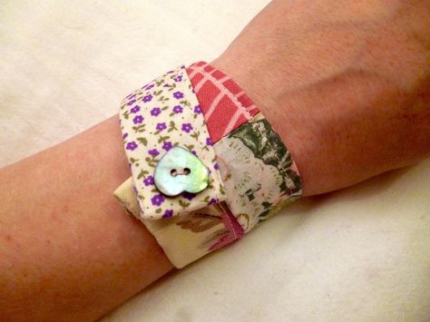 Patchwork Fabric Frienship Bracelet Fabric Cuff Bracelets Diy, Fabric Bracelets Diy, Cuff Bracelets Diy, Fabric Cuff Bracelet, Diy Sewing Gifts, Fabric Bracelets, Diy Fashion Accessories, Quilt Labels, Diy Bracelets Easy