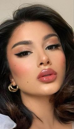 Makeup Looks For Rounded Face, Nursing Makeup Looks, Makeup With Moles, Simple Makeup Looks For Round Face, Make Up Ideas For Morena, Clear Skin Makeup Look, Mexican Make Up Looks, Make Up For Round Faces, Wedding Makeup Mexican