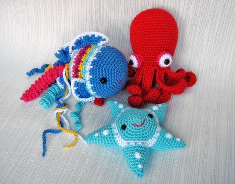 Crocheted Sea Animals. Amigurumi. Amigurumi Insects, Little Mermaid Crochet, Crochet Sea Creatures, Mermaid Crochet Pattern, Crochet Hippo, Amigurumi Today, Tiny Crochet, Crochet Penguin, Crochet Star