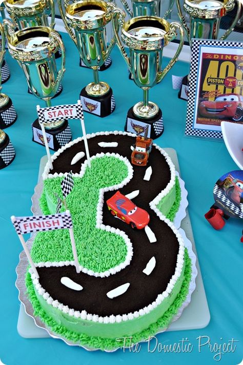 TheDomesticProject - Simple step by step instructions for decorating a Cars cake  (14) Race Car Cakes, Cars Birthday Cake, Cars Cake, Disney Cars Birthday, Cars Birthday Party Disney, Car Birthday Theme, Race Car Birthday Party, 3rd Birthday Cakes, Cars Theme Birthday Party