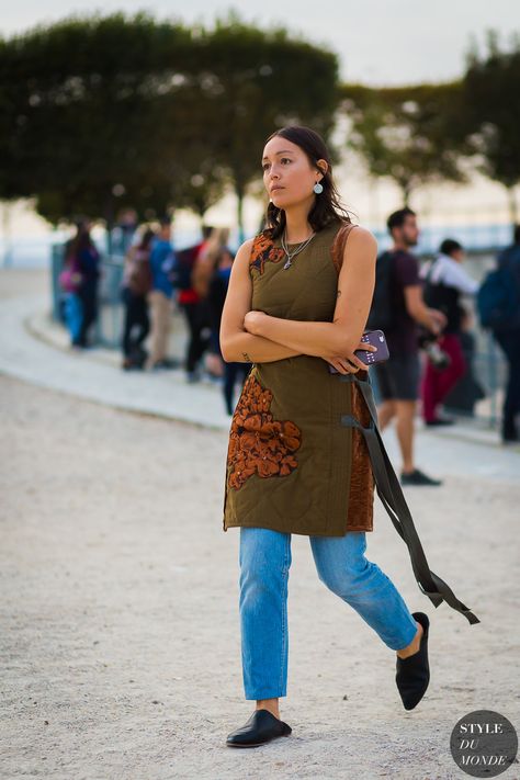 Rachael Wang Rachael Wang, Dress Over Jeans, Fashion Trend Report, 2020 Street Style, Street Style 2016, Reportage Photography, Street Style 2017, Streetstyle Fashion, Street Style Summer