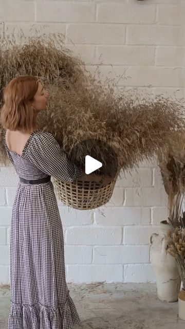 Jade Schol on Instagram: "New statement wreath ready for the upcoming ‘’Meadow collection’ 😍

This collection will be live Monday 29th! ⏰ (Time to be confirmed) Have absolutely loved working on this collection 🤘🏼

For now here’s the latest wreath filled with grasses & Lunaria, finished with a dreamy cheesecloth ribbon, is this your vibe?!

Dress: @urbanoutfitters" Lunaria Wreath, Dried Gomphrena Wreath, Green And White Dried Wreath, Large Dried Flower Wreath, Dried Flower Moon Wreath, Grass Wreath, Cheese Cloth, Grasses, Dried Flowers