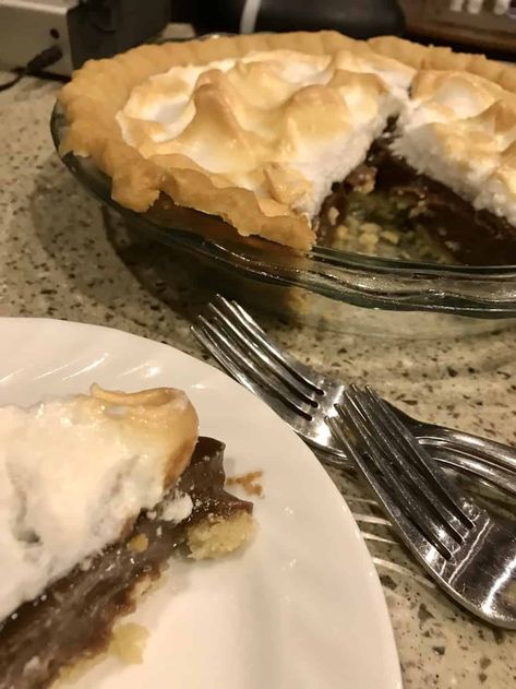 The Best Old Fashioned Chocolate Pie You'll Ever Eat Best Chocolate Pie Recipe, Easy Chocolate Pie Recipe, Homemade Chocolate Pie, Chocolate Pie Filling, Easy Chocolate Pie, Chocolate Pie Recipe, Dessert Pie Recipes, Chocolate Pie Recipes, Easy Pie Recipes