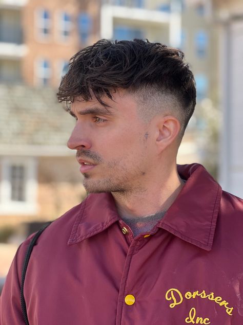 Dre Drexler, Short Textured Haircuts, Faded Haircut, Short Messy Haircuts, Haircut Ideas Trendy, Mens Haircuts Straight Hair, Low Taper Fade Haircut, Mid Fade Haircut, Textured Fringe