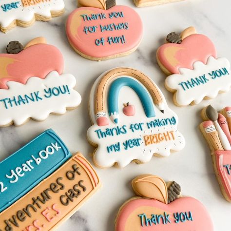 Daycare Cookies Decorated, Nurse Appreciation Cookies, Teacher Appreciation Cookies, Teacher Cookies, Appreciation Cookies, Teacher Cakes, School Cookies, Decorative Cookies, Brown Hairstyles