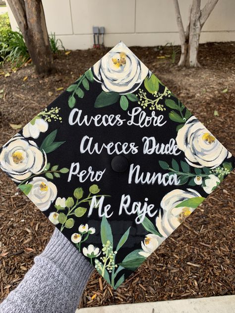 Grad Cap Flowers Painted, Grad Caps Flowers, Flower Cap Graduation, Latina Graduation Cap Ideas, Flower Grad Cap, Graduation Cap Decoration Nursing, Diy Grad Cap, Creative Graduation Caps, Nursing School Graduation Party